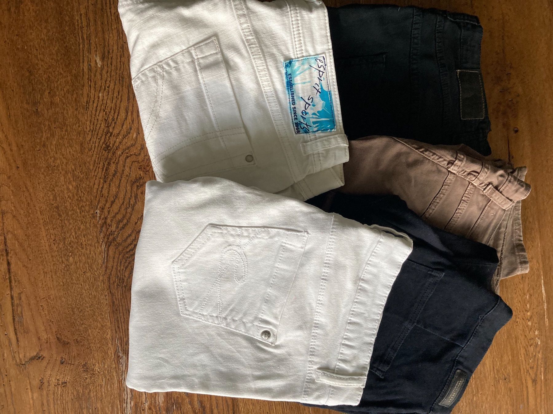 Pantalons: 5 Hosen gr. 42 – D'occasion à St. Ursen par B1993