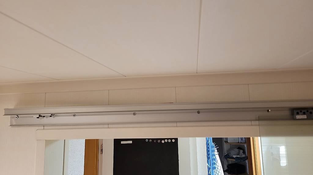 Porte: Glasschiebetüre, matt – Usato da Matzingen venduto da ban_5xdz 3