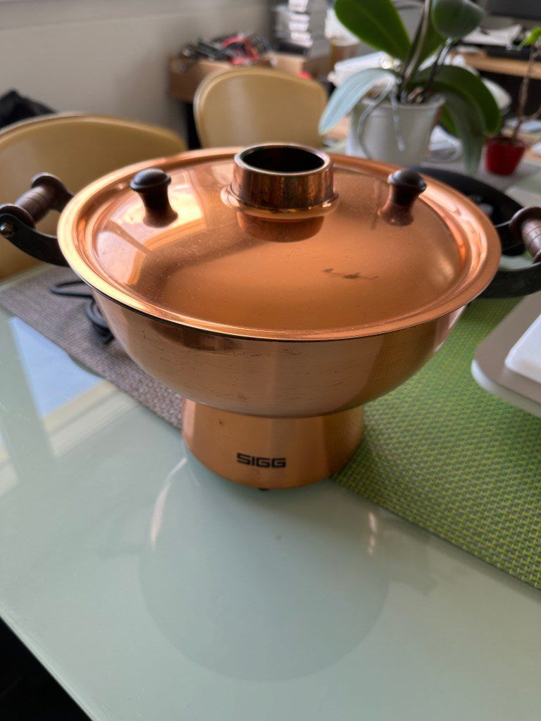 Sigg Pentole: SIGG  Kupfer Mongolentopf elektrisch – Usato da Brunnen venduto da 23068