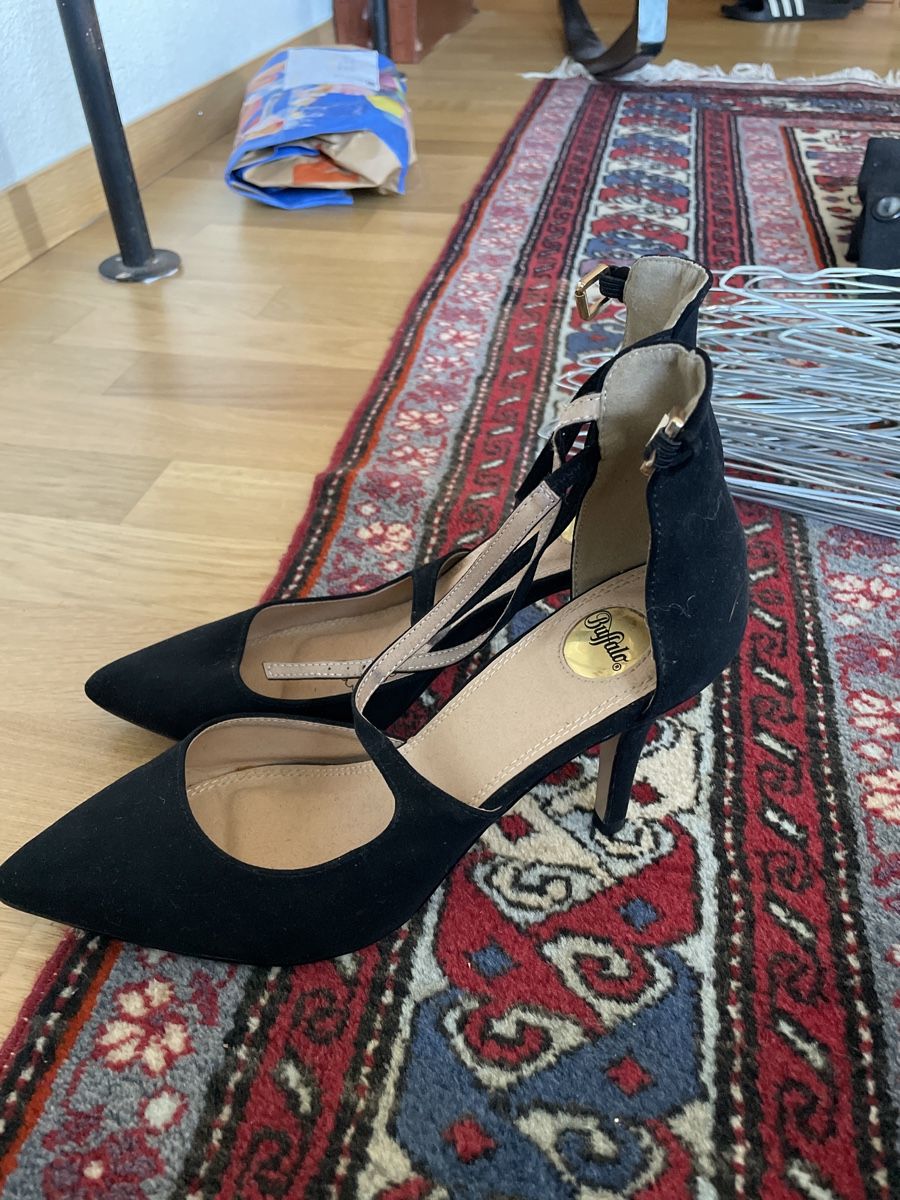 Scarpe da donna: Higheels schwarz – Nuovo (secondo la descrizione) da Zürich venduto da crausc 1