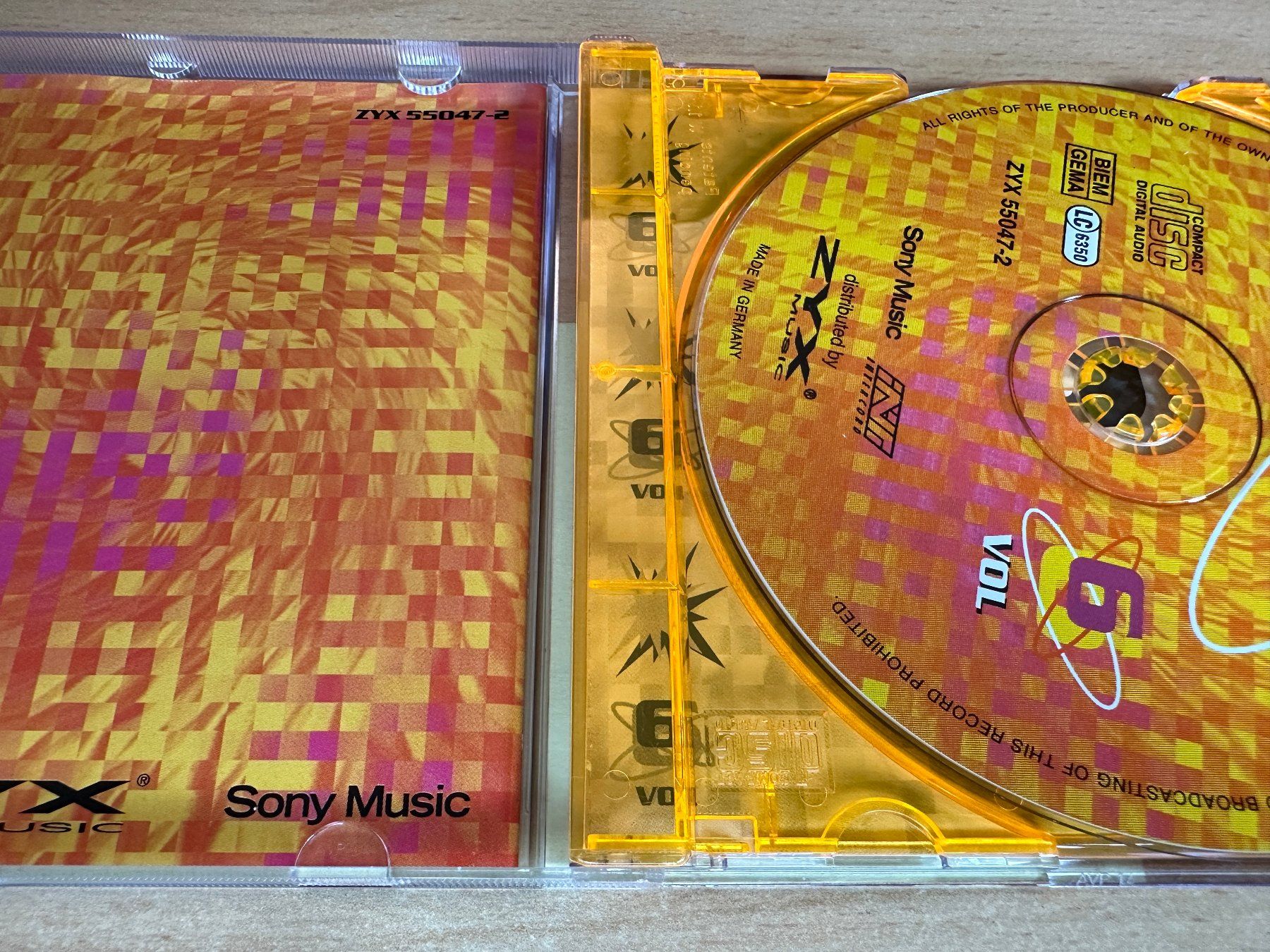 CD: Various – Charts Pur Vol. 6 – Usato da Rikon im Tösstal venduto da Alpenmutz 2