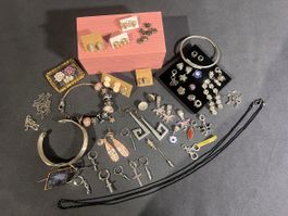 Lot de bijoux 