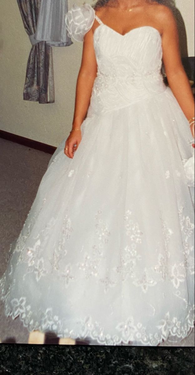 Robes: Brautkleid Gr.36 – D'occasion à Worben par AngieB04