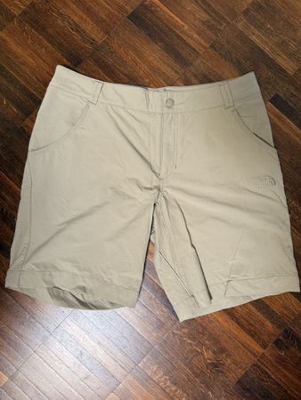 The North Face Damen Shorts Gr. 38, khaki