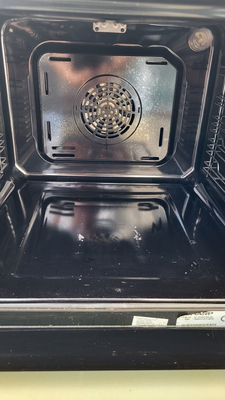 Cuisinières: Kochherd Sharp KF-76VDD19W-DE 2.5 Jahre alt – D'occasion à Liestal par Hhf 1