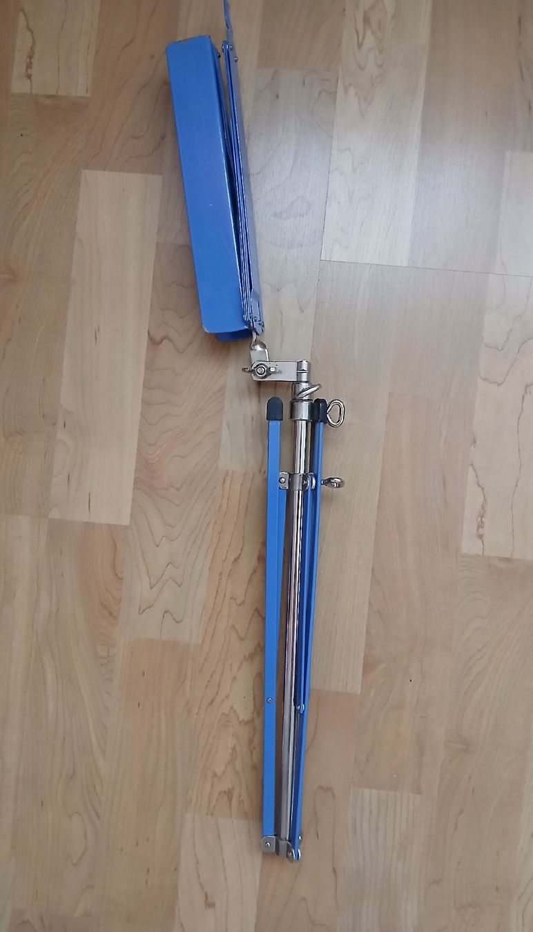 Supporti per strumenti musicali & leggii: Lutrain bleu pliable – Usato da Le Brassus venduto da bla_7wxg 3