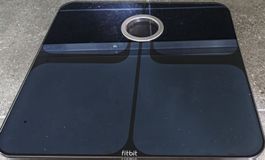 Fitbit Personenwaage schwarz