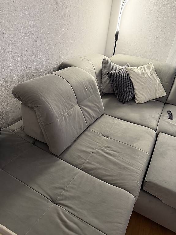 Divani: Großes U-Sofa in Hellgrau mit Schlaffunktion  CHF 1600. – Usato da Wünnewil venduto da ama_t2fv 1