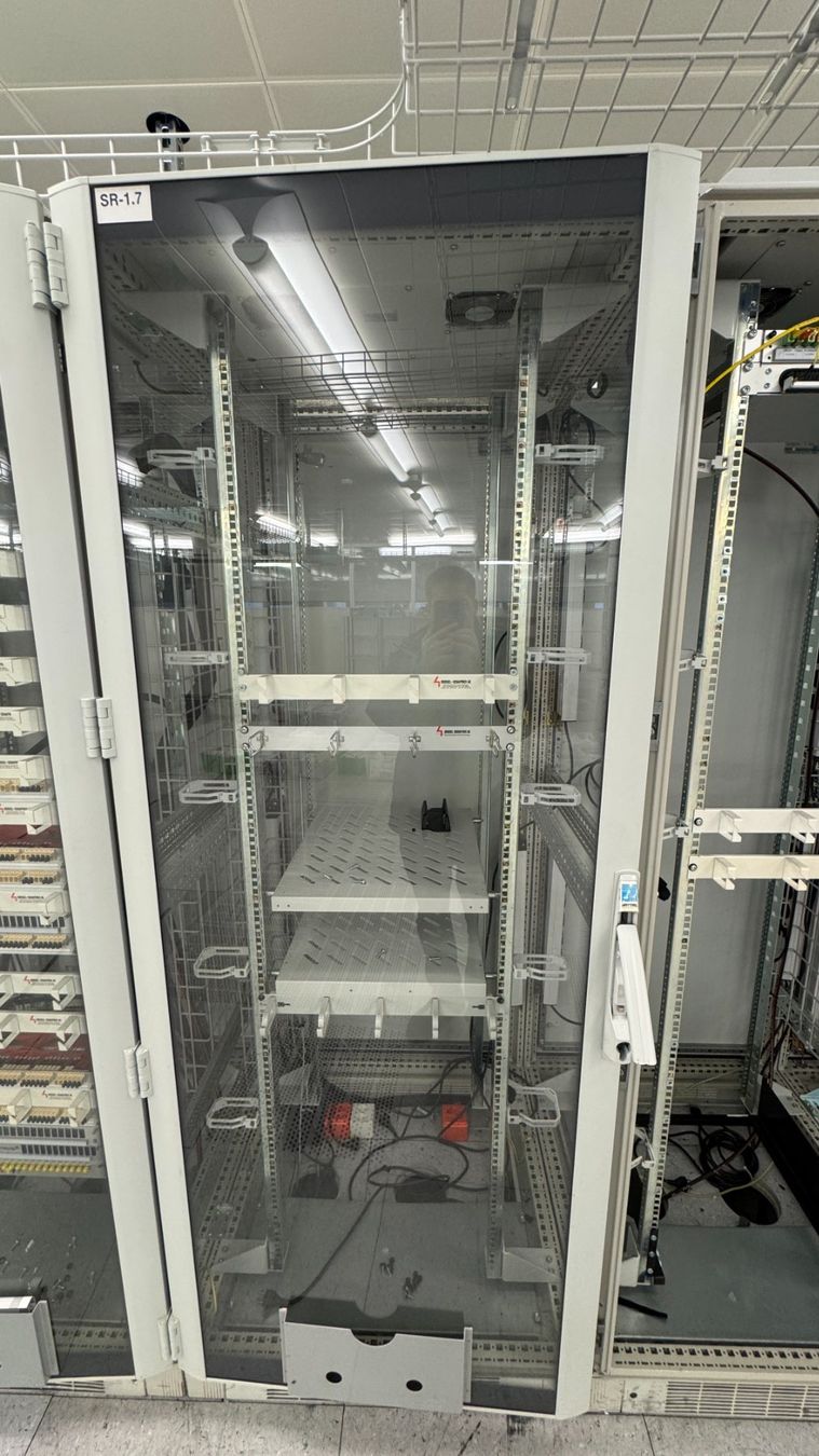 Rittal Racks & Ständer: Server- / Netzwerkschrank Rittal TS8 800x800x2000mm, Top – Gebraucht aus Basel von protekto