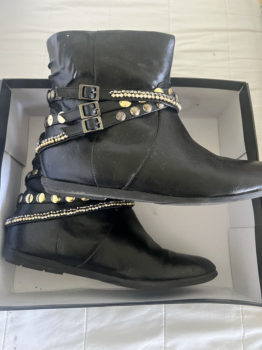Scarpe da uomo: Black leather boots size 40 with studs – Usato da Zürich venduto da ginag2684