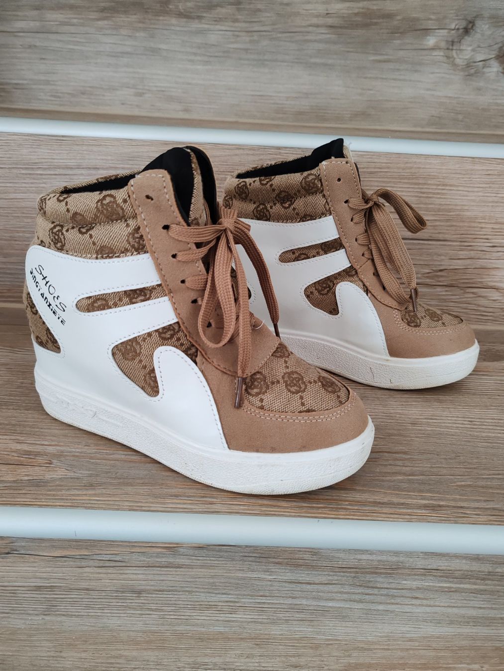 Scarpe da donna: neuwertige High-Sneakers – Nuovo (secondo la descrizione) da Egnach venduto da bgdo26 1