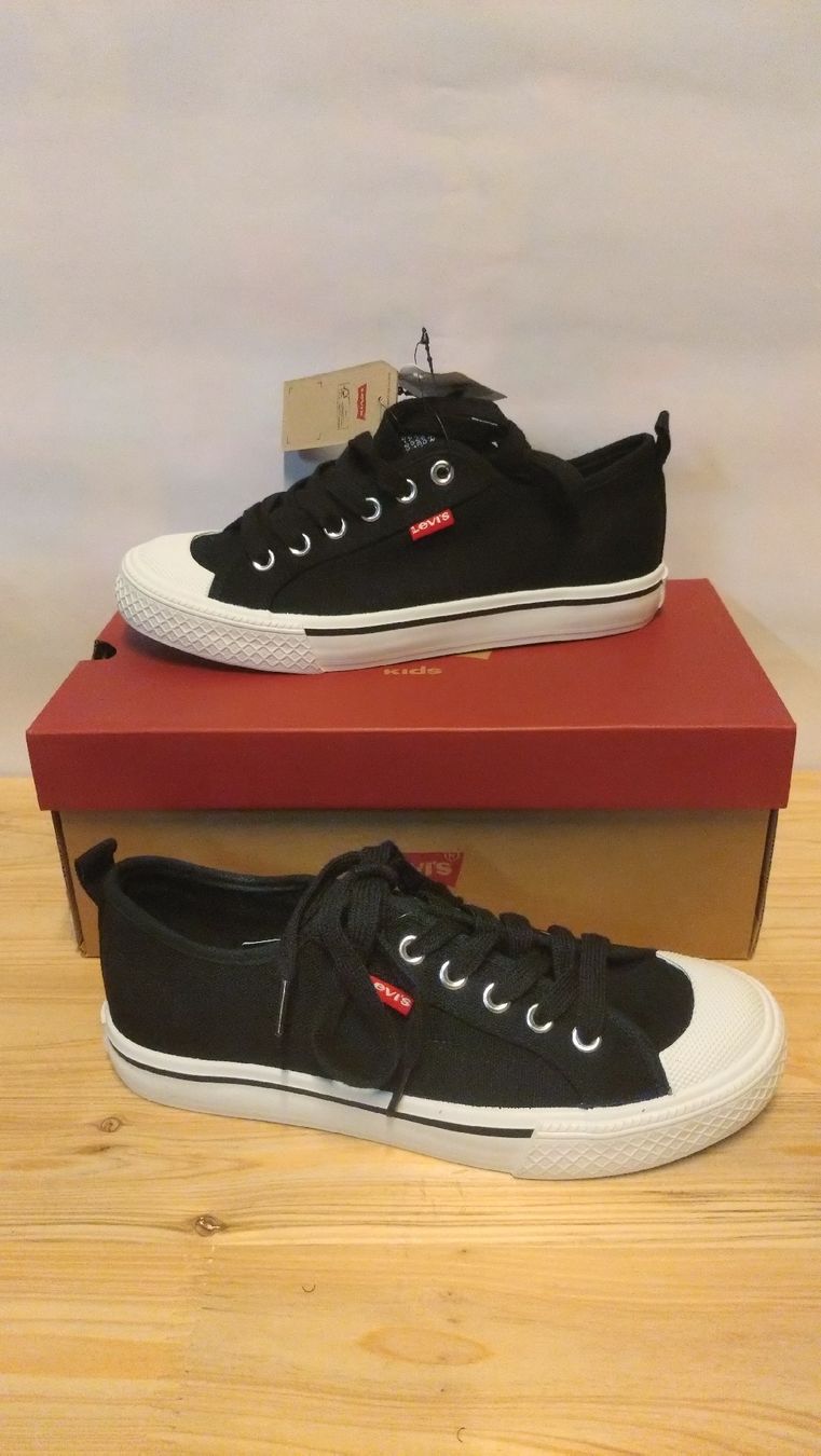 Levi's Herrenschuhe: Levi's baskets noires, taille 37, Neuves – Neu und originalverpackt aus Farvagny-le-Grand von LaCaverne