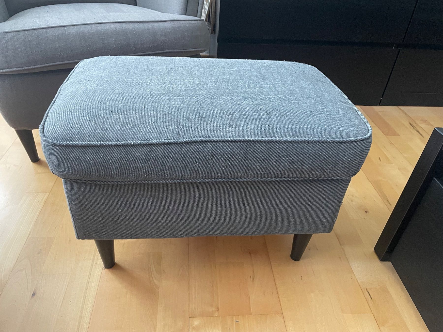 Poltrone: IKEA STRANDMON repose pieds gris – Usato da Sierre venduto da Ruyfigas