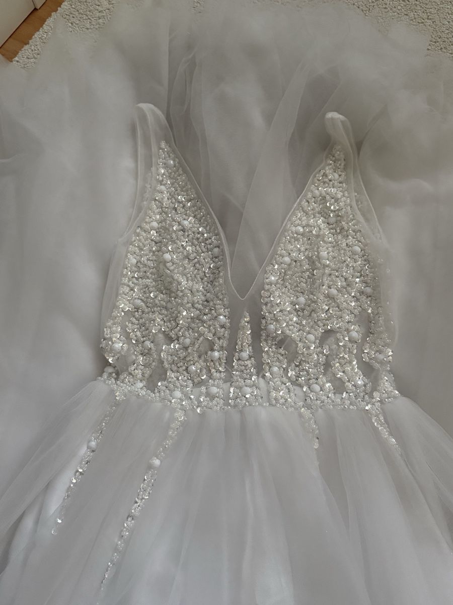 Kleider: Brautkleid weiss mit Perlen – Neu (gemäss Beschreibung) aus Alpnach Dorf von beauty87