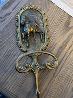 Antiker Wandhaken Messing – Motiv Trabrennen / Sulky