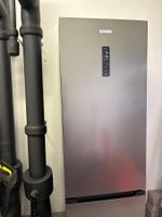 Neuwertigen Kibernetik Kühlschrank mit Gefrierabteil