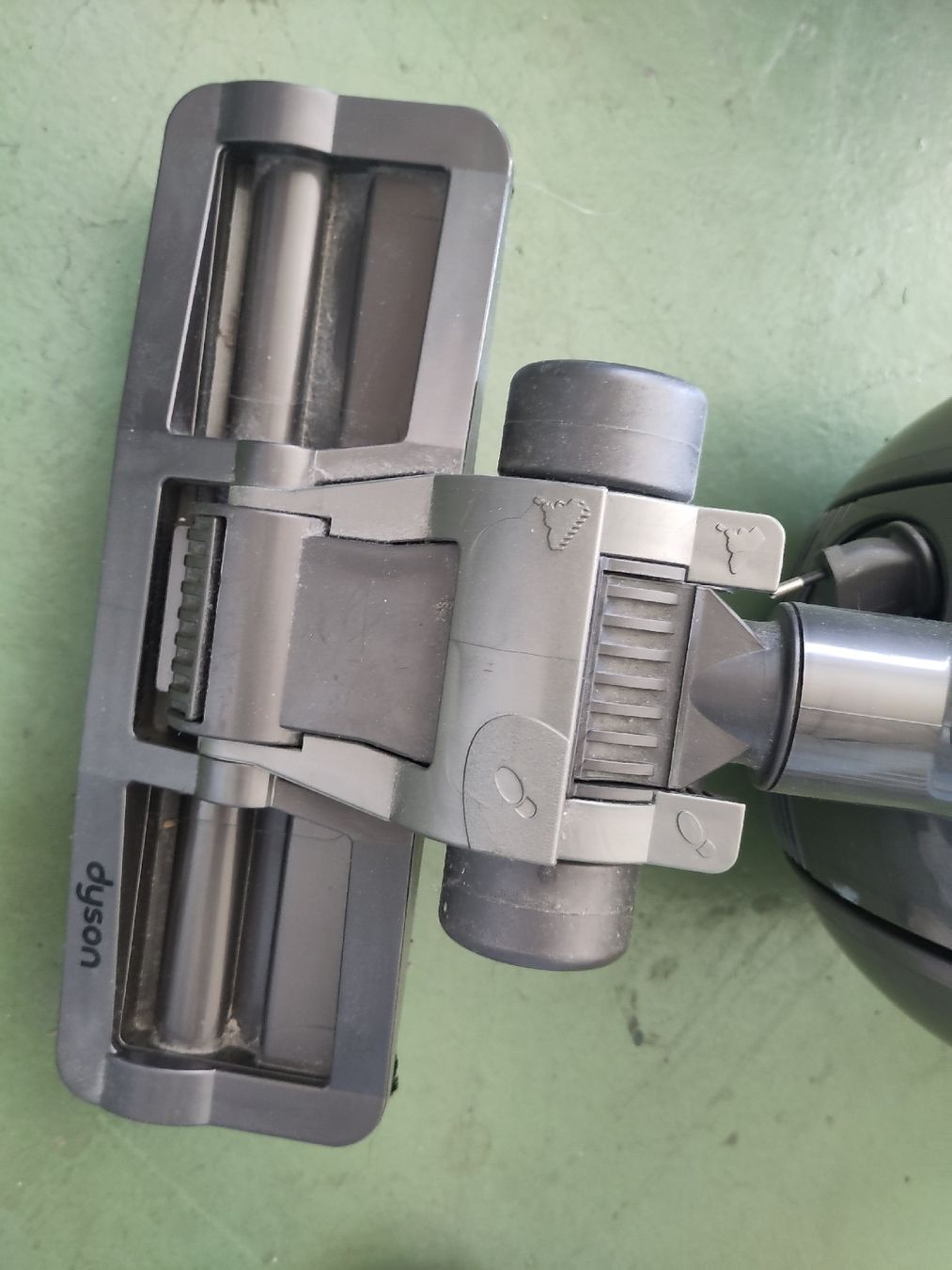 Dyson Aspirapolveri & Accessori: Dyson Ball Staubsauger DC33c – Usato da Pratteln venduto da Cartonsducoeur_bl 7