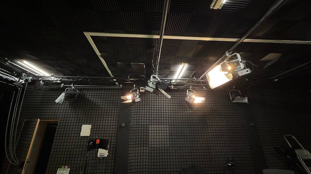 Kronleuchter & Deckenlampen: Éclairage studio complet avec Nanlux, Fresnel, structure,DMX – Gebraucht aus Fribourg von Malone 4