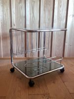 Vintage Servierwagen/Teewagen mit Glasablagen auf Rollen