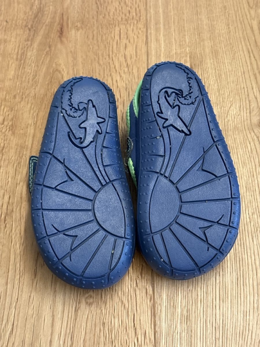 Scarpe da uomo: Bequeme Kinder Badeschuhe, Gr. 22 – Usato da Bettlach venduto da Schtine1 1