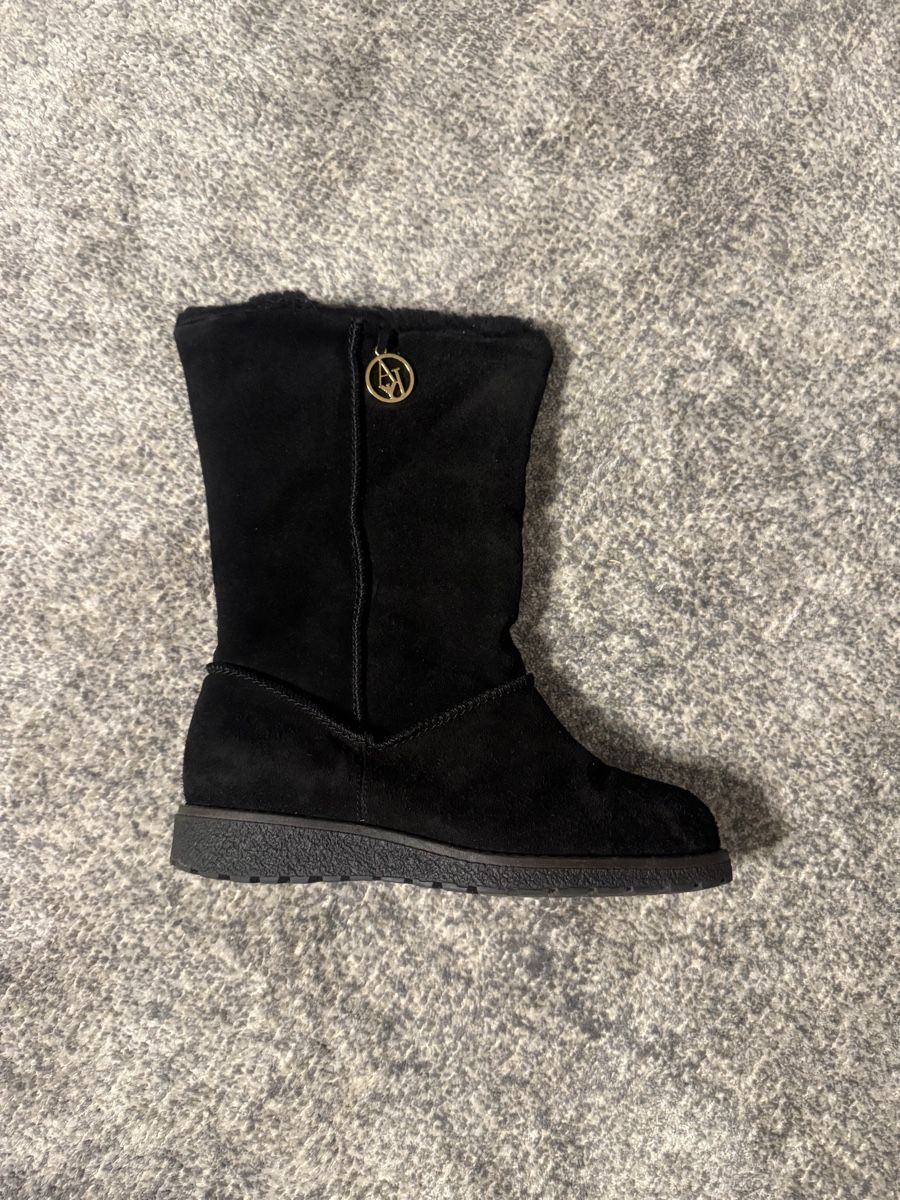 Armani Scarpe da donna: Armani Jeans Black Suede Winter Boots size 37 – Nuovo (secondo la descrizione) da Montreux venduto da jvo_vg8n