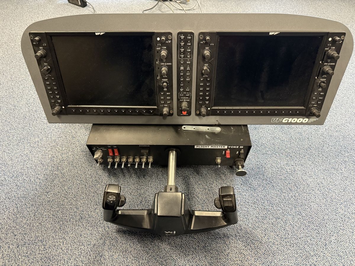 Sistema di controllo: Virtual Fly G1000 + Wilco Flight Yoke Master 3 simulator – Usato da Küsnacht ZH venduto da CRev 6