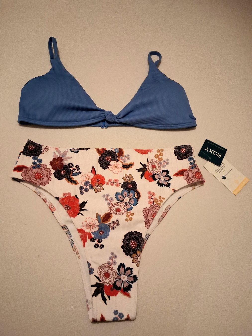 Roxy Costumi da bagno & Bikini: Roxy Bikini, neu mit Etikett – Nuovo (secondo la descrizione) da Tamins venduto da LisaMorpurgo