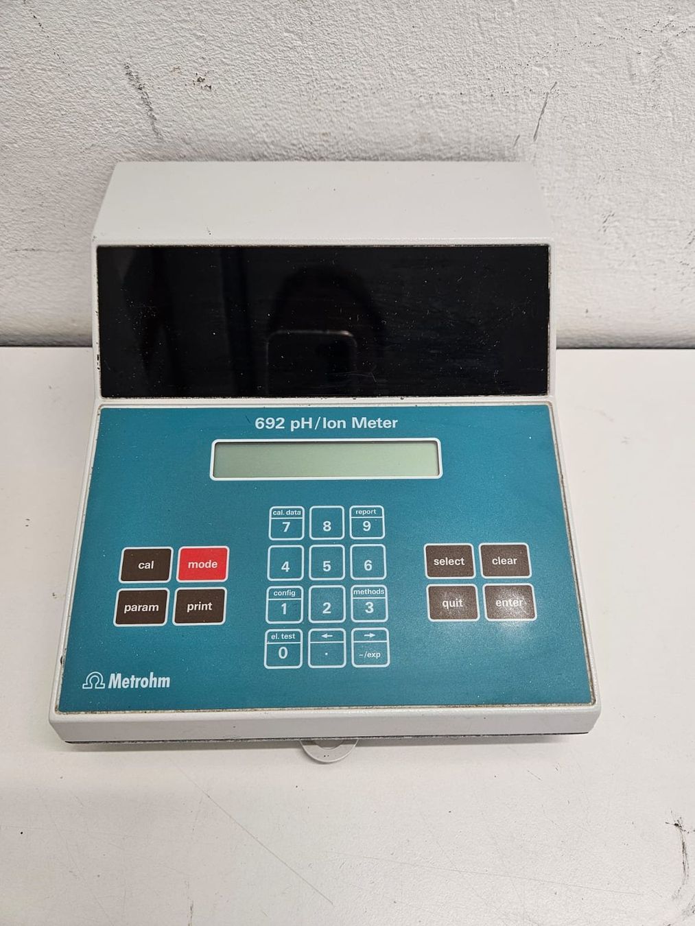 Misurare: Metrohm 692 pH/Ion meter - powers on – Difettoso da Niederdorf venduto da LeptonAG_Labor 1