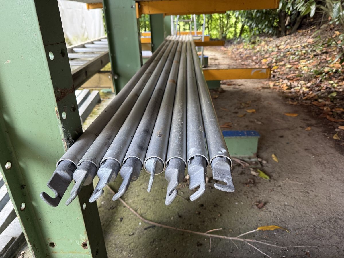 Travi: Röder Pfetten Tuchhalter und Vorhangrohre – Usato da grosswangen venduto da Poliniman0 2