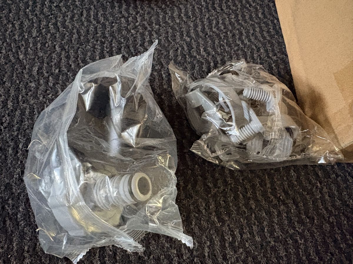 Bestway Schwimmbad-Zubehör: Pool Filteranlage Bestway mit Zubehör – Neu und originalverpackt aus Werdenberg von tradeSG 2