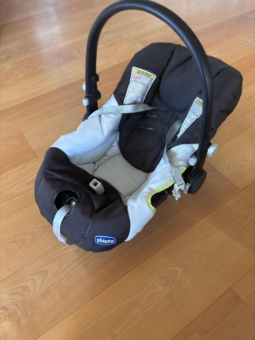 Chicco Auto-Kindersitze: Babyschale Chicco 0-13kg – Gebraucht aus Läufelfingen von tmo_dj5j