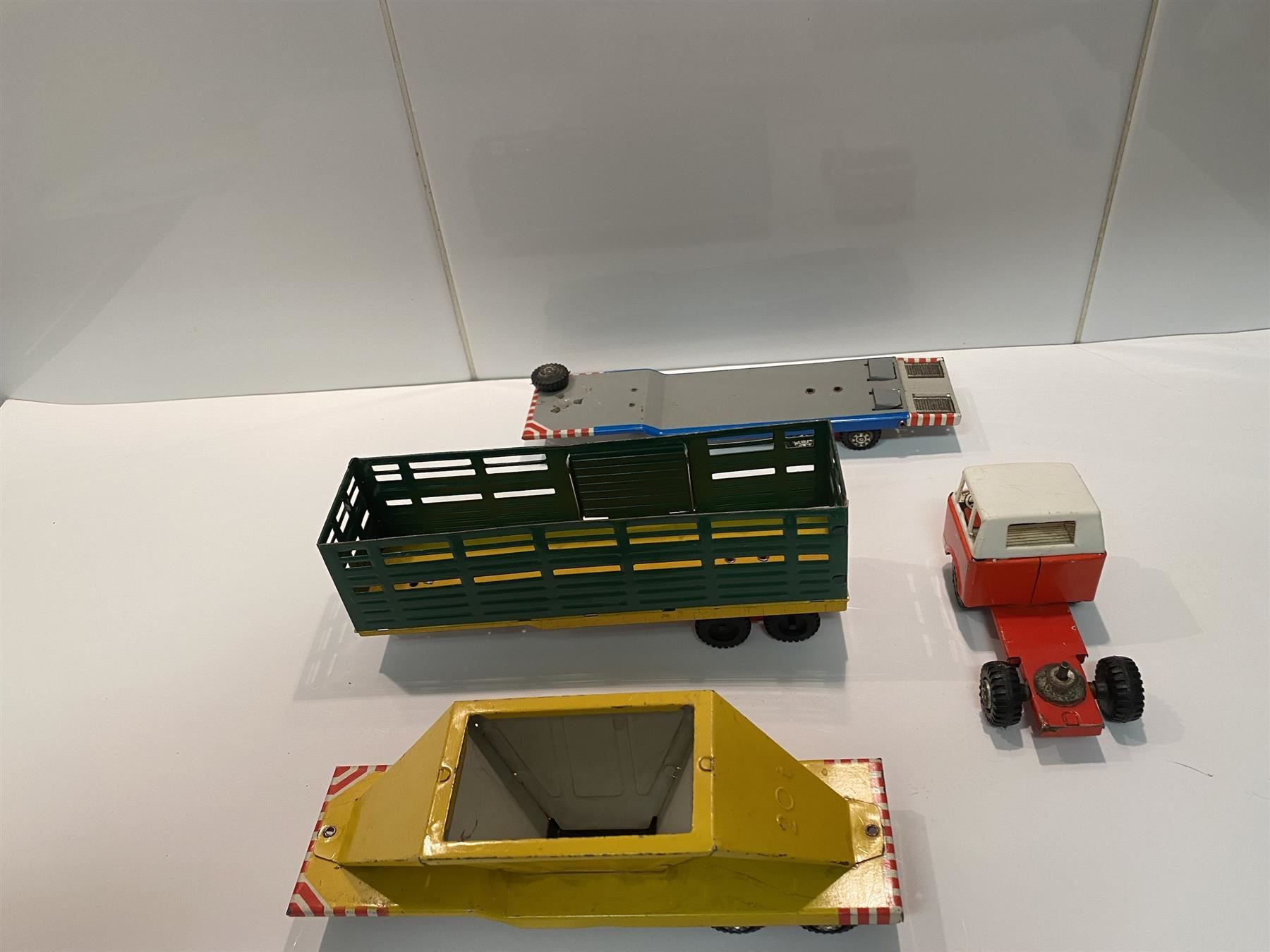 Giocattoli: DDR-MSB Set 4 Auflieger + Zugmaschine – Usato da Kerzers venduto da tisyayasuBE 3
