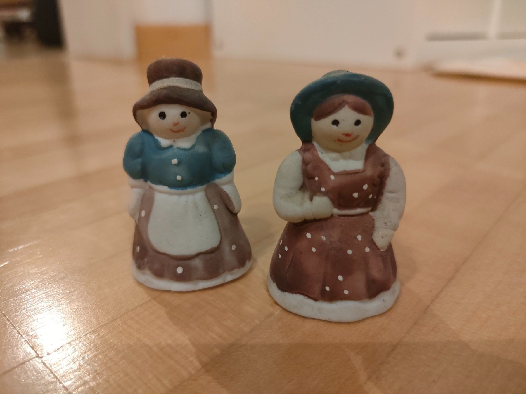 Figuren: Dekofiguren Frauen 2 Stk – Gebraucht aus Wiesendangen von s_er