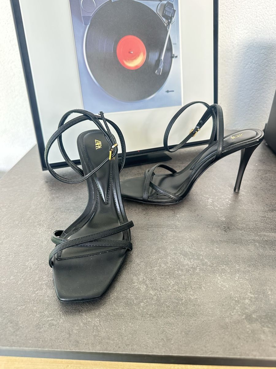 Zara Scarpe da donna: schwarze Zara High Heels, Grösse 37 – Usato da Lampenberg venduto da Graziella_ 1