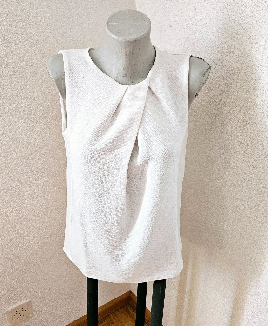 Mango Top: MANGO Basic - edles Business Top Gr. XS auch S – Nuovo (secondo la descrizione) da Füllinsdorf venduto da Sunnebliemli7