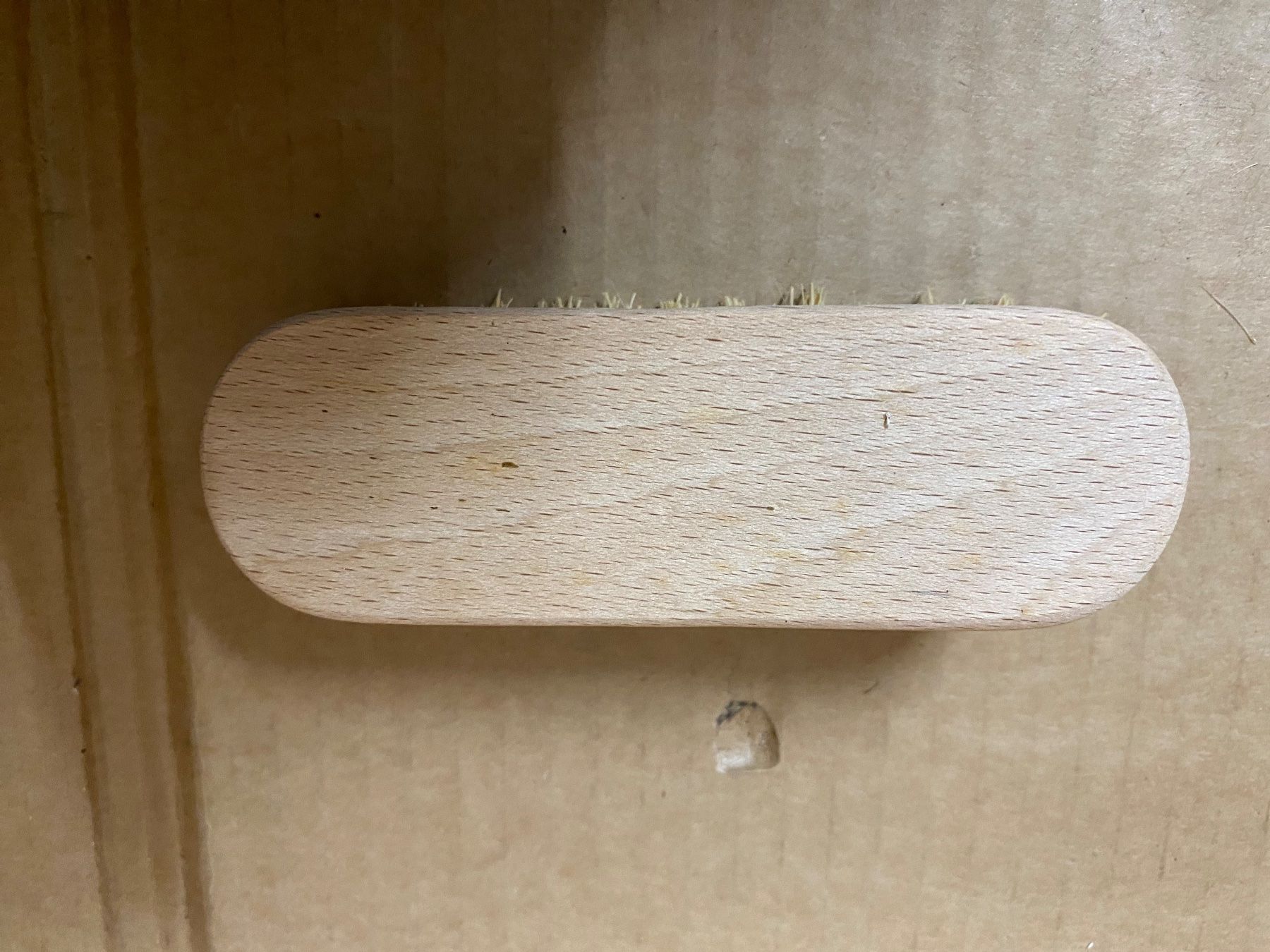 Sonstige Kleidung & Accessoires: Nagel- oder Schuhbürste aus Holz – Gebraucht aus Eschlikon TG von 1.- 4