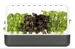 Click and Grow Smart Garden 9
