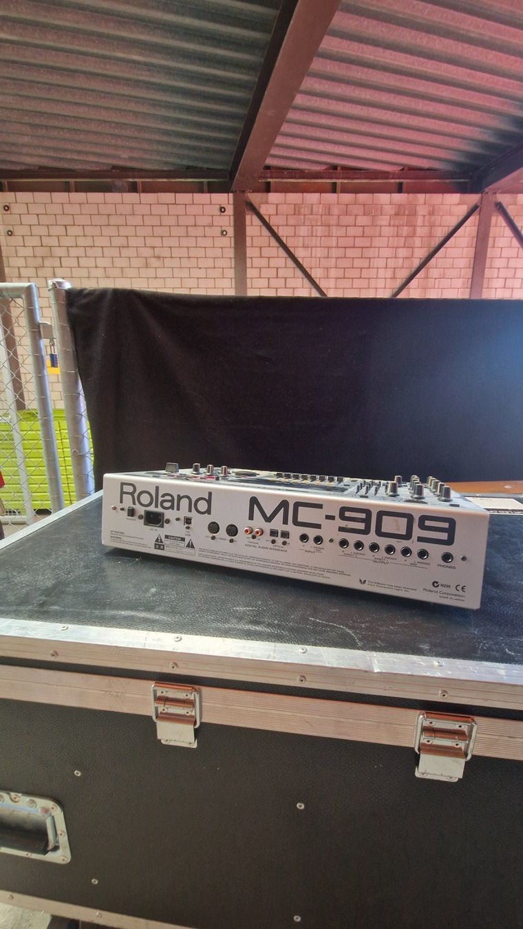 Roland Strumenti musicali: Roland MC 909 – Usato da Zürich venduto da kuka2000 1