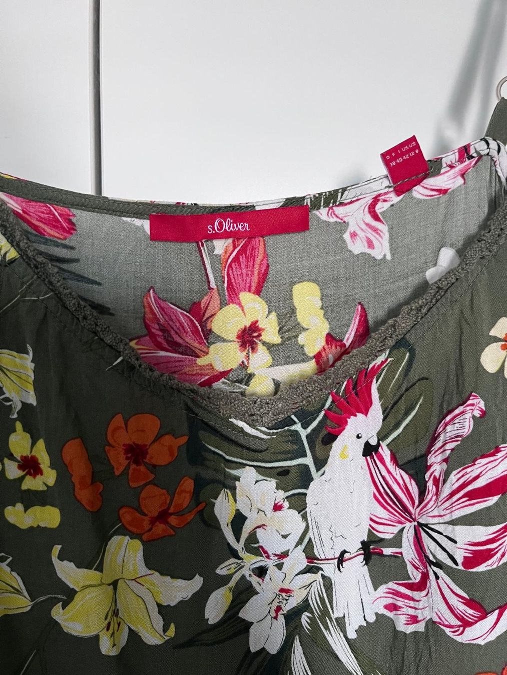 S.Oliver Top: s.Oliver Top mit Tropical-Print, Gr. 38 – Usato da Basel venduto da CocoBasel 1