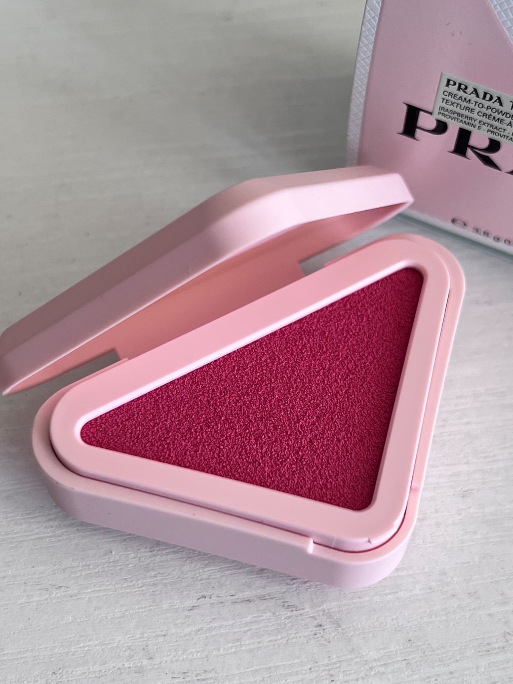 Make-up: NEU PRADA Touch Blush P75 Tulip – Neu und originalverpackt aus Effretikon von YaMn 3