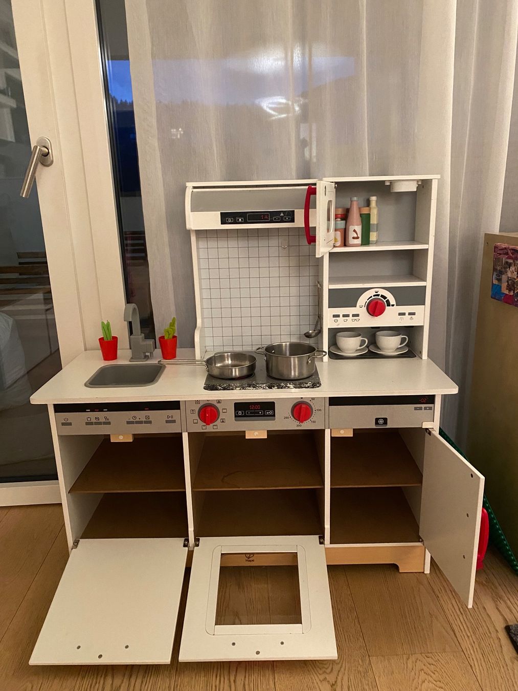 Hape Spielzeuge: Hape Multifunktionale Spielküche – Gebraucht aus Thalwil von paolo.rota 1