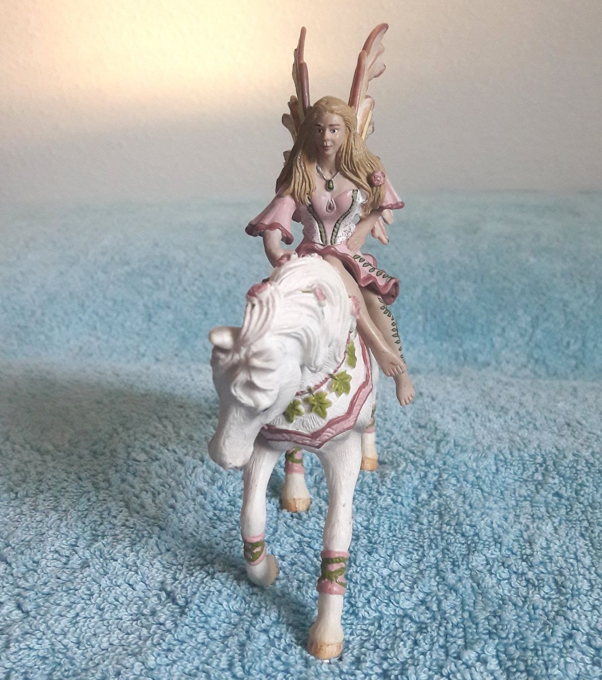 Schleich Giocattoli: Schleich Elfe Bayala " Feya " mit Pferd – Usato da Zürich venduto da Mukumukus 1