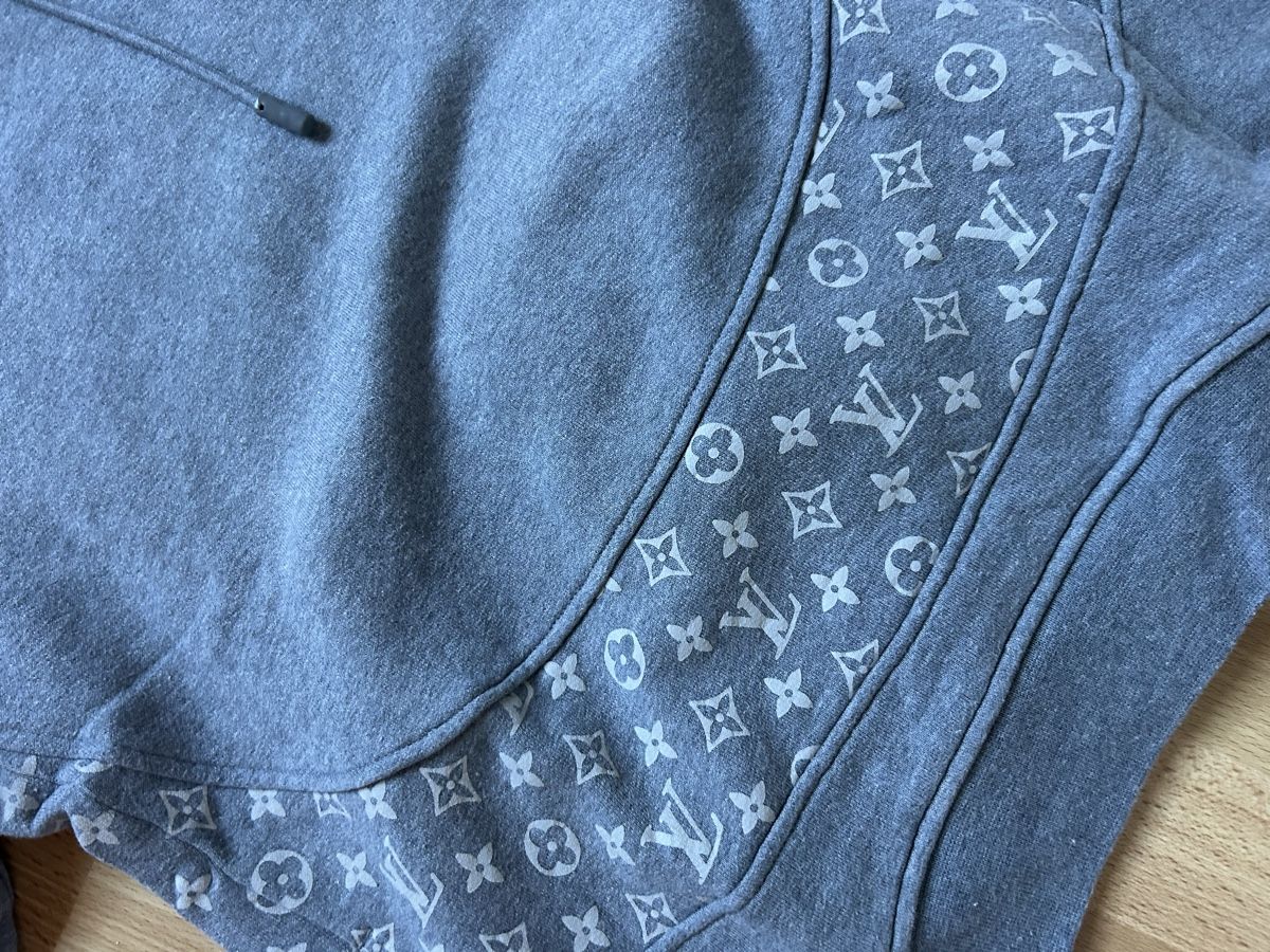 Louis Vuitton Pulls & Sweat-shirts: Kapuzenpullover Louis Vuitton grau mit Monogramm Muster – D'occasion à Oetwil am See par ani_7x9l 3