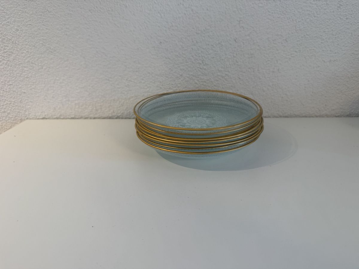 Assiettes: 7 Teller mit Goldrand – Neuf (Voir description) à Pfäffikon ZH par Mado131019
