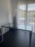 Glastisch mit Stahlgestell schwarz