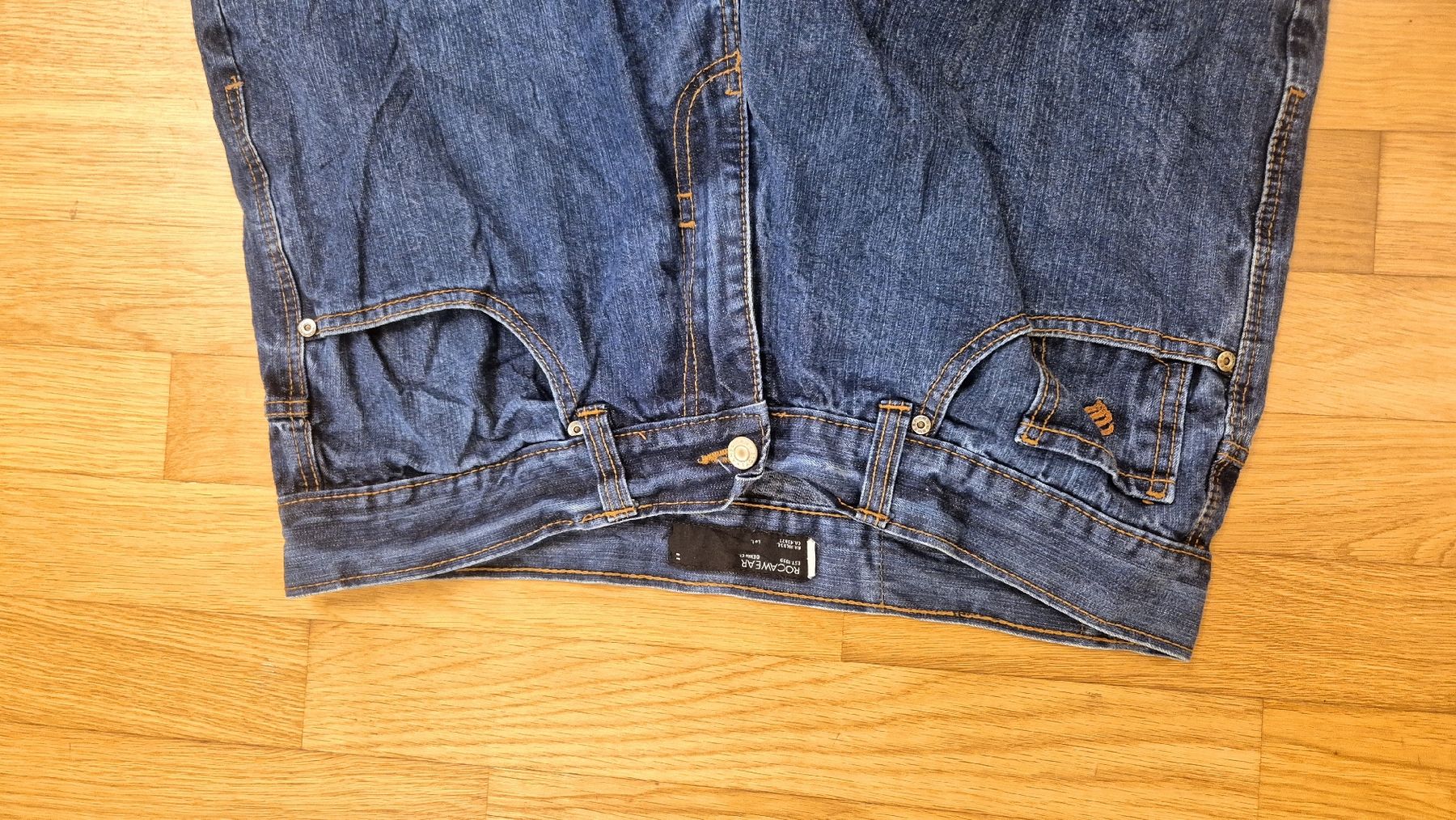 Jeans: rocawear jorts – Usato da Sarnen venduto da Fashionstuff 2
