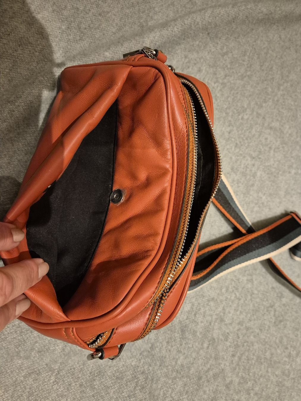 Borse da donna: Tasche Kunstleder Orange Marke  neuwertig – Nuovo (secondo la descrizione) da Herrliberg venduto da SELENONAUTKA 1