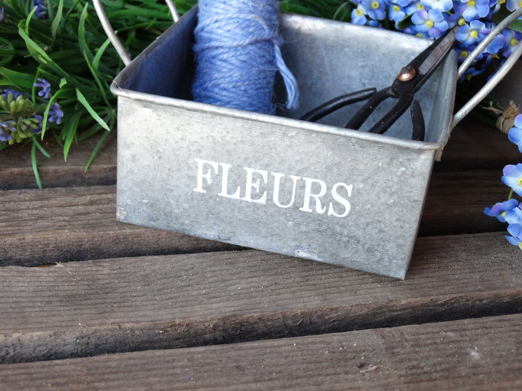 Altre Decorazioni per giardino: Kleine verzinkte Blumen-Wanne, als Pflanztopf oder f.Schere – Usato da Grossaffoltern venduto da amo64 5