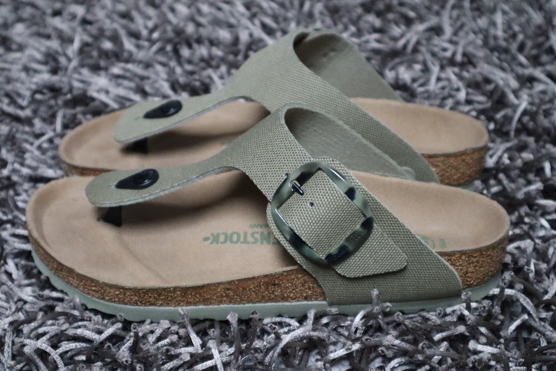 Birkenstock Chaussures femmes: Birkenstock, Gizeh Big Buckle, Gr. 39, eggshell, NEU – Neuf avec emballage d'origine à Wattwil par glueck
