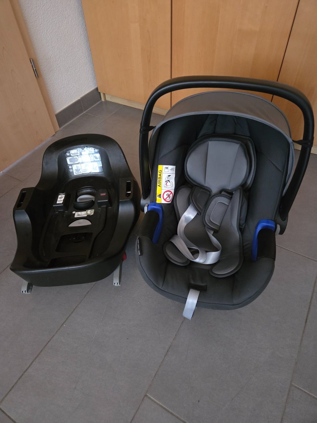 Britax Römer Seggiolini per auto: Le siège-auto i-Size & la base ISOFIX – Usato da Geneveys-Coffrane venduto da sb__tgb7 1